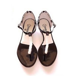 ❌SOLD❌ CHANEL 
Black/White  Fabric Beaded T-Strap Thong Sandals Size 38/8